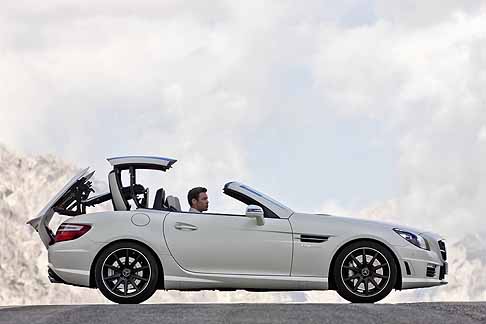 Mercedes-Benz - Mercedes SLK 55 AMG con cappotta hard-top che dispone di Control Magic SKY