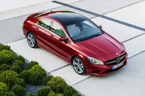 Mercedes-Benz - Il lancio commerciale  atteso a partire da aprile 2013, con prezzi dingresso pari a 29.900 euro, per lentry level CLA 180, anche nella versione BlueEfficiency Edition. 