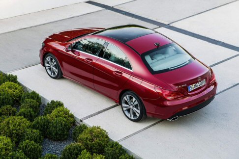 Mercedes-Benz - Il top della gamma  la versione CLA 250, il cui prezzo di listino  pari a 39.900 euro. 