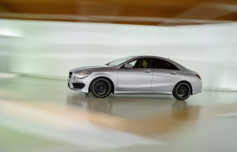 Mercedes-Benz - La nuova Mercedes CLA  disponibile con potenti motori turbo che raggiungono 155 kW/ 211 CV di potenza (CLA 250), assetto sportivo e cambio automatico a doppia frizione di serie sulla 220 CDI e 250 benzina.
