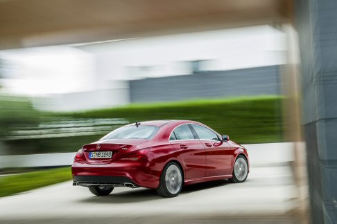 Mercedes-Benz - Lunga 4.630 mm, larga 1.777 mm e alta 1.437 mm, la Mercedes CLA  disponibile in tre allestimenti: EXECUTIVE,SPORT e PREMIUM.