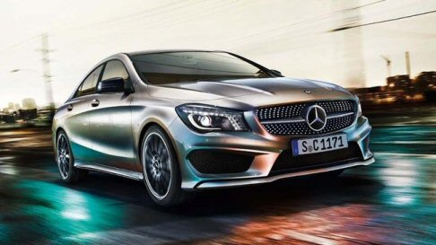 Mercedes-Benz - A poche settimane dal debutto ufficiale nella kermesse nordamericana di Detroit, prevista dal 14 al 27 gennaio prossimi, il web regala le prime immagini rubate del nuovo modello della Stella Mercedes CLA.