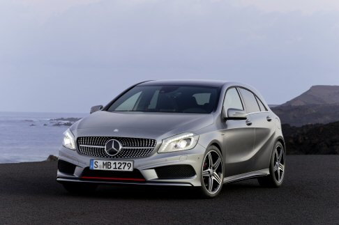 Mercedes - e motorizzazioni possono essere, infine, richieste con il nuovo cambio manuale a 6 marce e cambio automatico a doppia frizione 7G-DCT. 