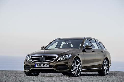 Mercedes-Benz - Arriver sul mercato a partire dal prossimo settembre la nuova Mercedes Class C station wagon, che va ad arricchire ulteriormente la gamma della Stella. 