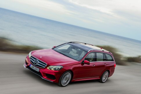 Mercedes-Benz - Mercedes-Benz offre due cambi: un cambio manuale a 6 marce e il cambio automatico 7G-TRONIC PLUS, con leva del cambio DIRECT SELECT e comandi del cambio DIRECT SELECT. 