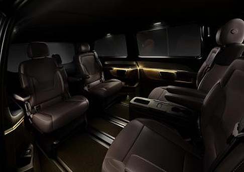 Mercedes-Benz - Lambiente della nuova vettura offre materiali pregiati e lo stile tipico delle vetture del brand, che si affida ad un design dalle linee essenziali ma, al tempo stesso,sofisticate.