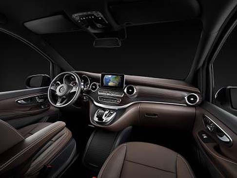 Mercedes-Benz - Lelemento pi distintivo  sicuramente rappresentato dalla plancia, orientata in senso longitudinale e suddivisa in due parti.