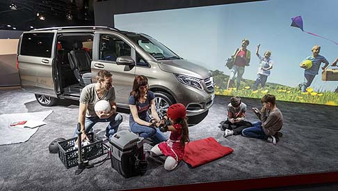 Mercedes-Benz - Unico nella categoria il climatizzatore automatico COMFORTMATIC, con tre diverse modalit di ventilazione, FOCUS, MEDIUM e DIFFUSE. 