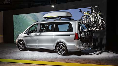Mercedes-Benz - La gamma delle unit propone al lancio il motore turbodiesel 4 cilindri da 2,1 l con sovralimentazione a due stadi, disponibile in tre versioni di potenza: V 200 CDI da 136 CV; V 220 CDI da 163 CV e V 250 BlueTEC da 190 CV. 