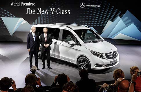 Mercedes-Benz - Per quanto riguarda le dotazioni dei due allestimenti, troviamo per la versione di base un ricco carnet di dispositivi e soluzioni dedicati al comfort.