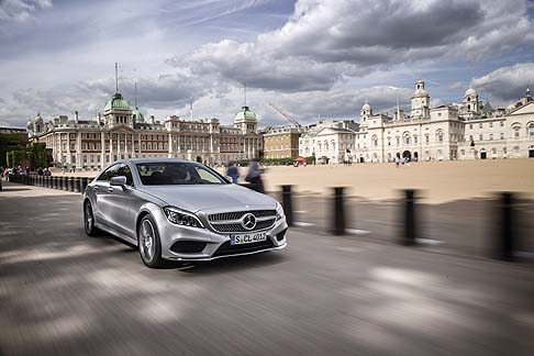 Mercedes-Benz - Globalmente, sia per la configurazione Coup che Shooting Brake, la nuova generazione appare pi dinamica, grazie anche alla nuova mascherina del radiatore Matrix. 