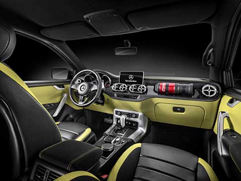 Mercedes-benz - La livrea lemonax metallizzata distingue il Concept X-CLASS powerful adventurer, che attira l'attenzione mettendo per la sua imponenza, robustezza, resistenza alle sollecitazioni e qualità offroad.