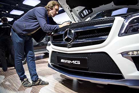 Mercedes - Mercedes GL 63 AMG dettaglio anteriore al Salone di Mosca