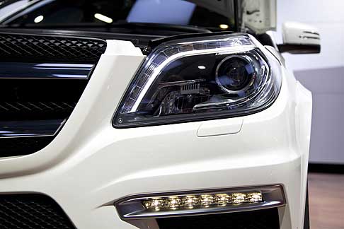 Mercedes - Mercedes-Benz GL 63 AMG gruppi ottici anteriori al Salone di Mosca