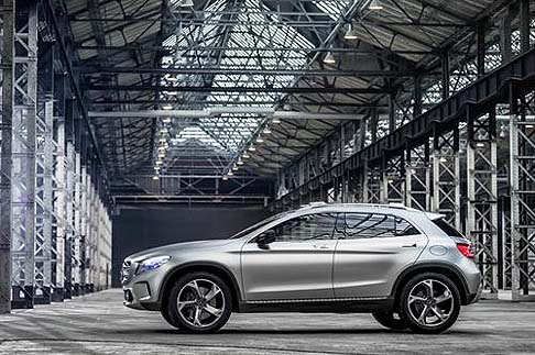Mercedes-Benz - Nuovi i softcube: tasselli cubici dagli spigoli leggermente smussati che definiscono la struttura della mascherina del radiatore.