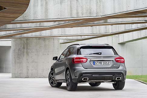 Mercedes-Benz - Il generoso vano bagagli, la cui capacit oscilla dai 421 agli 836 litri, pu essere caricato senza difficolt grazie alla bassa soglia daccesso e all'ampio portellone posteriore.
