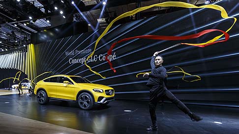 Mercedes-Benz - La vettura appartiene indubbiamente alla gamma Mercedes e adotta elementi distintivi tipici dle marchio come la mascherina del radiatore verticale e la lamella Twin Blade.