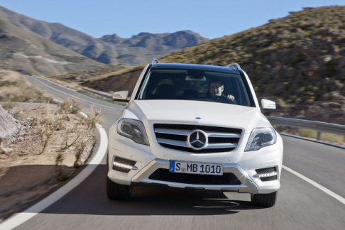 Mercedes - Lo stile coniuga elementi da offroad abbinati a soluzioni mutuate dal nuovo linguaggio formale dalle nuove berline del brand. Inserti rinnovati, materiali pregiati e i nuovi sistemi di Infotainment assicurano il massimo piacere di guida.