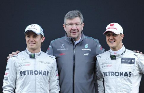 Mercedes - �Gi� la scorsa settimana, quando l'abbiamo guidata per la prima volta, la W03 ci ha trasmesso da subito buone sensazioni�, dice Schumacher. 