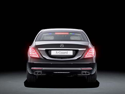 Mercedes-benz - Nonostante le ampie misure di protezione, la S600 Guard  simile al modello di serie. Il design propone lo stesso appeal e dinamismo, gli stessi proiettori a LED High Performance e gli stessi gruppi ottici posteriori a LED. 