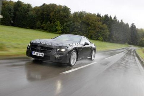 Mercedes - Grazie allampia presenza dellalluminio, lo chassis della nuova roadster peser 110 kg rispetto alla precedente generazione. 