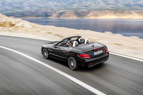 Mercedes-Benz - La sportiva a cielo aperto ha ricevuto una nuova impronta stilistica che vede un frontale rinnovato.
