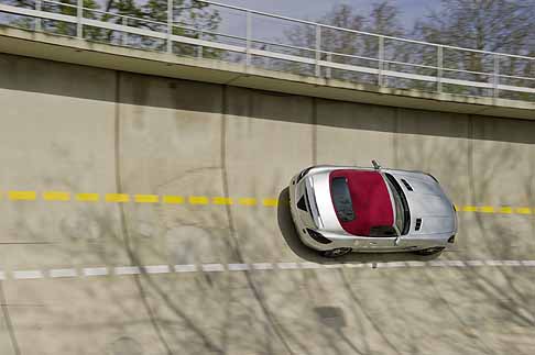 Mercedes-Benz - Mercedes SLS AMG Roadster prova nel circuito per la velocit