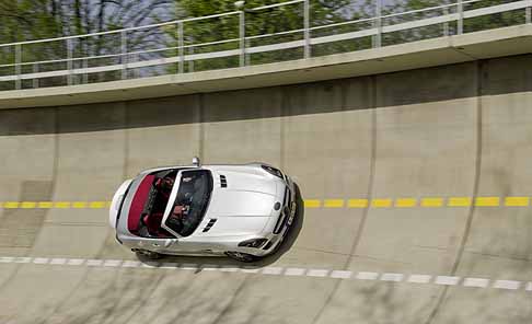 Mercedes-Benz - Mercedes SLS AMG Roadster test drive su pista obbliqua