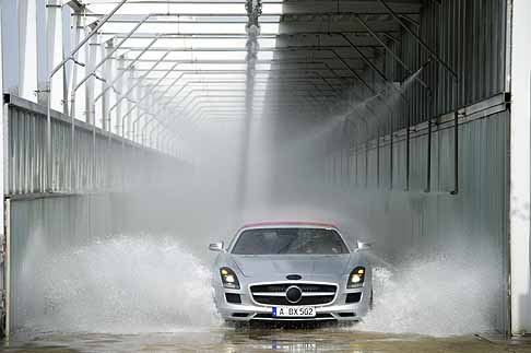 Mercedes-Benz - Mercedes SLS AMG Roadster versione scoperta Ali di Gabbiano