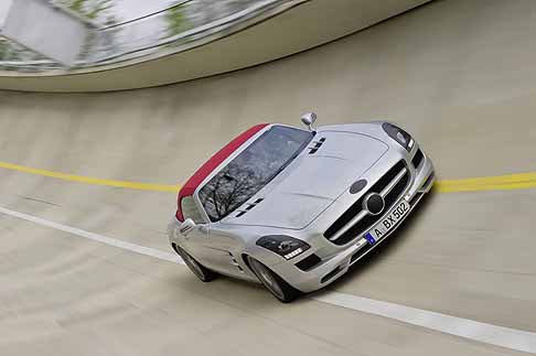Mercedes-Benz - Mercedes SLS AMG disponibile nella versione modelli Coup e Roadster