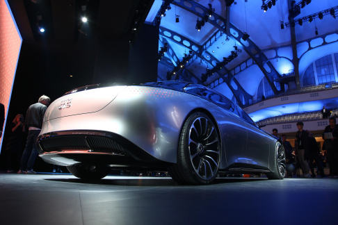Mercedes-Benz - La struttura del veicolo è composta da materiali ome acciaio, alluminio e carbonio insieme ad altri di natura sostenibile