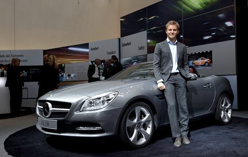 Mercedes-Benz - Mercedes SLK 350 con il pilota di F1 Nico Rosberg