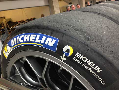Pneumatici Michelin - Michelin Total Performance. Jerome Mondain, che agisce in qualità di manager Michelin, ha indicato come sia soprattutto la categoria “LM P1” ad aver visto un aumento dell´aerodinamica