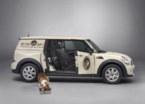 Mini - MINI Clubvan offre nella sua gamma potenti ed efficienti motori a quattro cilindri, la trazione anteriore, un servosterzo elettromeccanico, ammortizzatori del tipo McPherson nellasse anteriore, un asse posteriore a bracci multipli.