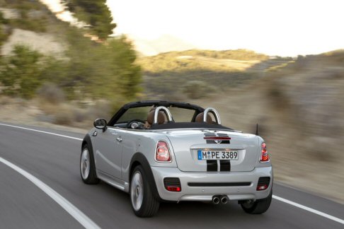 Mini - La prima spider a marchio MINI  lunga 3,73 m larga 1,68 m per un passo di 2,46 m