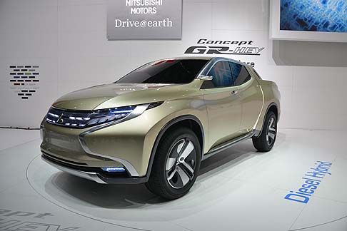 Mitsubishi - Nel Salone di Ginevra presenta due interessanti concept car, CA-MiEV e GR-HEV, proposte innovative futuribili. 