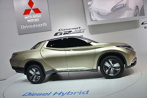 Mitsubishi - Seguendo lorientamento del costruttore, il Concept GR-HEV applica la tecnologia ibrida (HEV) per la prima volta ad un pickup, un veicolo molto richiesto nei mercati emergenti.
