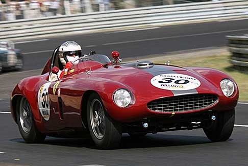 Ferrari - Icona dell’automotive, insieme ad altri grandi nomi del territorio modenese, Scaglietti diede lustro alla sua città e fu motivo di vanto per l’Italia intera. 