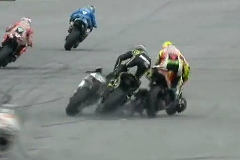 Marco Simoncelli - Morto Marco Simoncelli travolto da Colin Edwards e Valentino Rossi