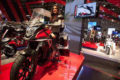 Honda - Moto classe 500 con lanteprima mondiale Honda CB500x allEicma 2012