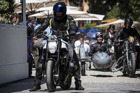 Moto Storiche - moto BMW Concept Roadster e sidecars sullo sfondo al Concorso dEleganza Villa dEste 2014