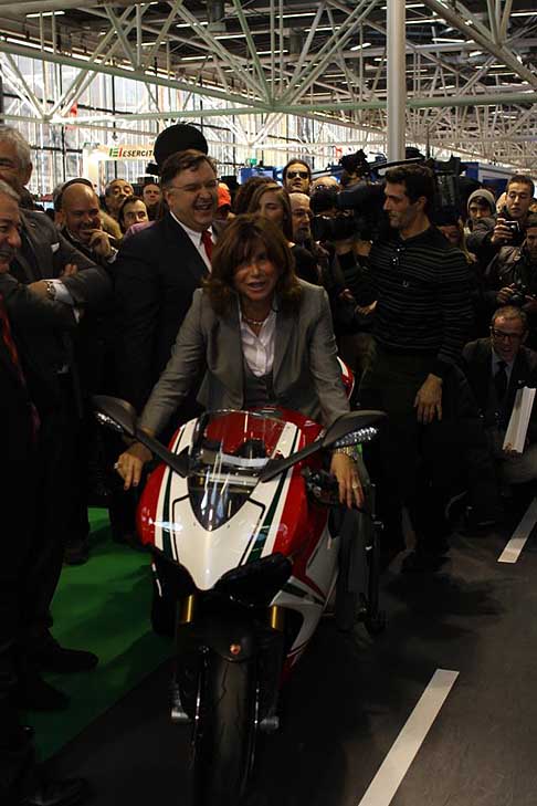 Ducati - Moto Ducati 1199 Panigale equipaggiata con il motore Superquadro