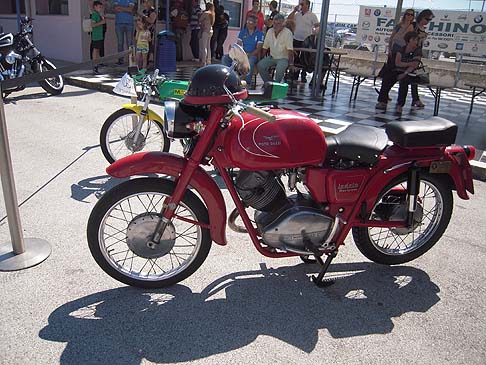 Moto Guzzi - Moto Guzzi esposta al raduno Giannini