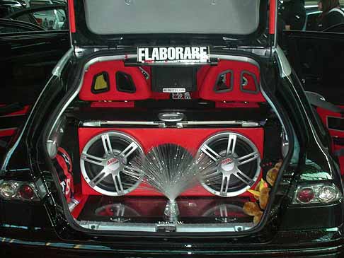 My Special Car - My Special Car Show tuning sound cars Elaborare con poderosi subwoofer nel cofano posteriore e luci a fibra ottica