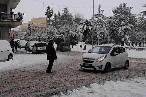 Acquaviva delle Fonti - La Puglia sotto la mosa del gelo, forti nevicate