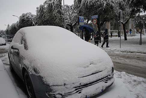 Neve in Puglia - Neve in Puglia con auto innevate