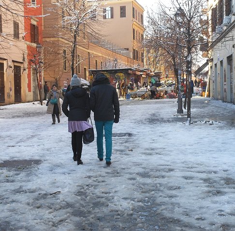 Roma - Forte nevecata a Roma difficolt anche per i pedoni