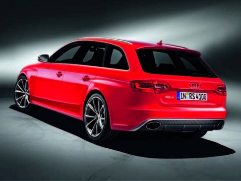 Audi - Audi RS4 Avant posteriore vettura con motore V8 4163 cm<sup>3</sup> e 450 CV