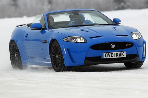 Jaguar - New Jaguar XKR-S Convertible Nordic Drive provata sulla neve