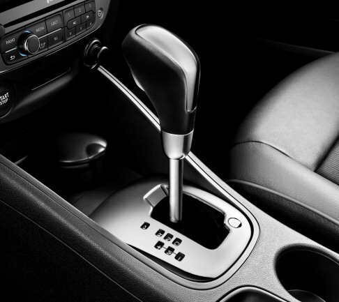 Renault - La dotazione pi interessante  rappresentata dal sistema di infotainment multimediale Renault R-LINK che, grazie allampio display touchscreen da 7 pollici permette di gestire le funzioni della vettura.